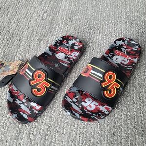NIB Disney Pixar Cars Lightning McQueen 95 Slide Sandals, Size 3, Color Black